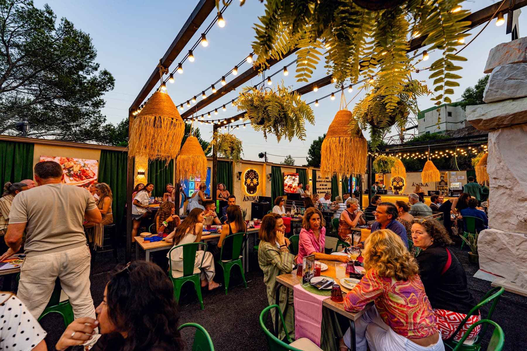 Ambiente en la terraza de Ánima
