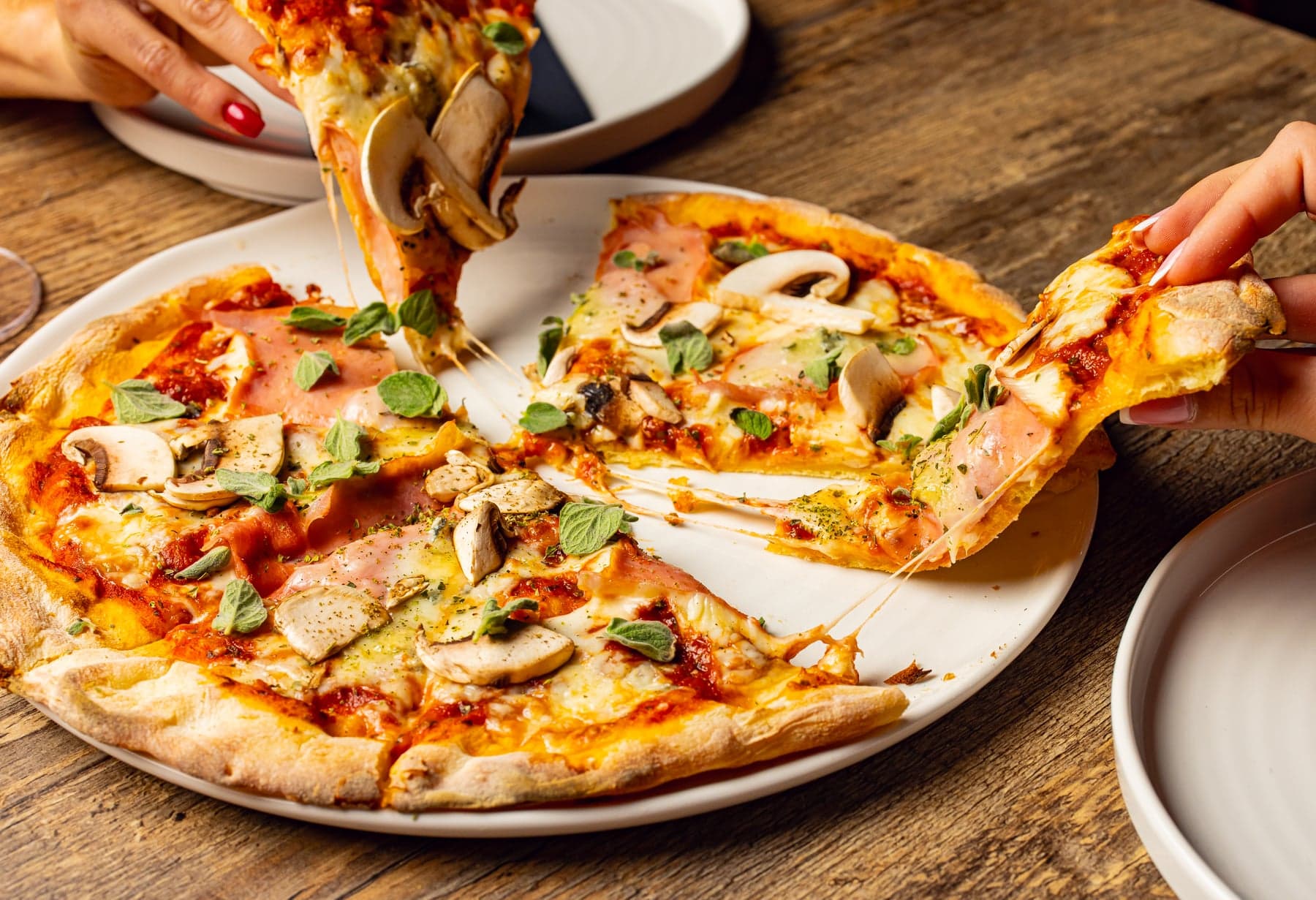 Pizza de Raffaella · Trattoria italiana · Starlite Occident